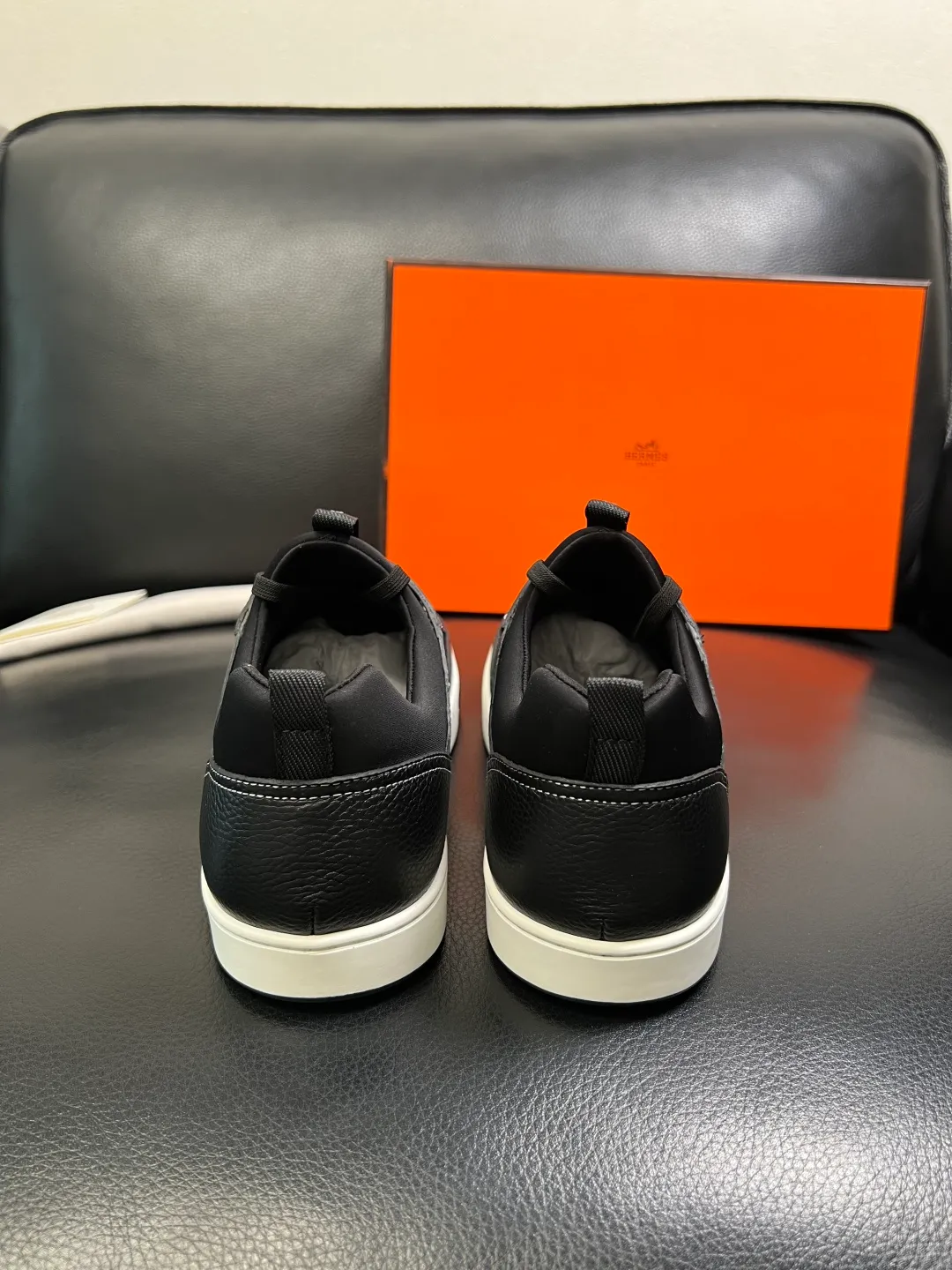 Men's shoes 💰700 Hermes High-quality top crafts Hermes counters are selling simultaneously with original factory configuration, original cowhide fabric imported from Italy, high-quality splicing technology, fully imported water-dyed cowhide lining, soles: original soles specially provided by the original factory are super comfortable, original factory and single goods are welcome to compare, code number 38-44 (customized 45)